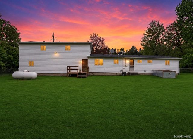 138 W Hunters Creek Road, Lapeer Township, MI 48446