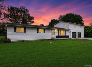 138 W Hunters Creek Road, Lapeer Township, MI 48446