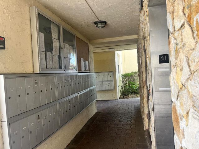 2871 Somerset Drive 414, Lauderdale Lakes, FL 33311
