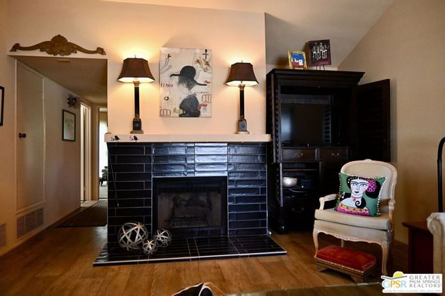 2117 Sunshine Way, Palm Springs, CA 92264