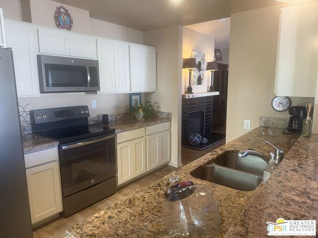 2117 Sunshine Way, Palm Springs, CA 92264