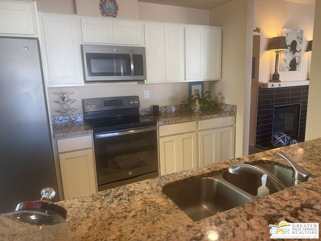 2117 Sunshine Way, Palm Springs, CA 92264