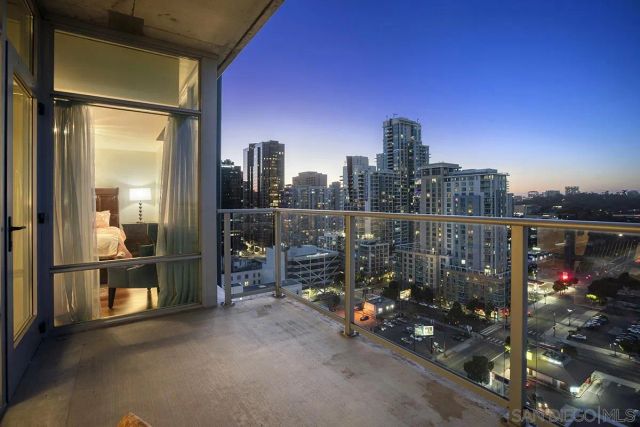 1080 Park Blvd 1802, San Diego, CA 92101