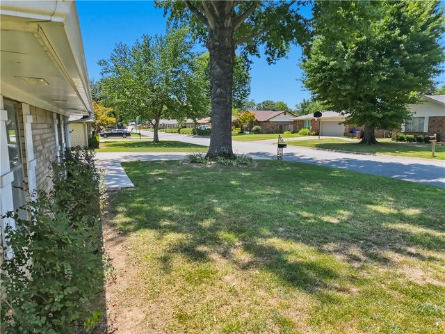 8217 Meadow Drive, Fort Smith, AR 72908
