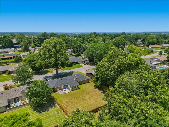 8217 Meadow Drive, Fort Smith, AR 72908