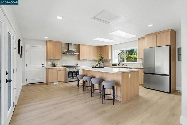 1837 Andrews Dr, Concord, CA 94521
