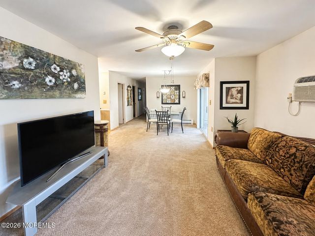 12 Pine Cluster Circle G, Manalapan, NJ 07726
