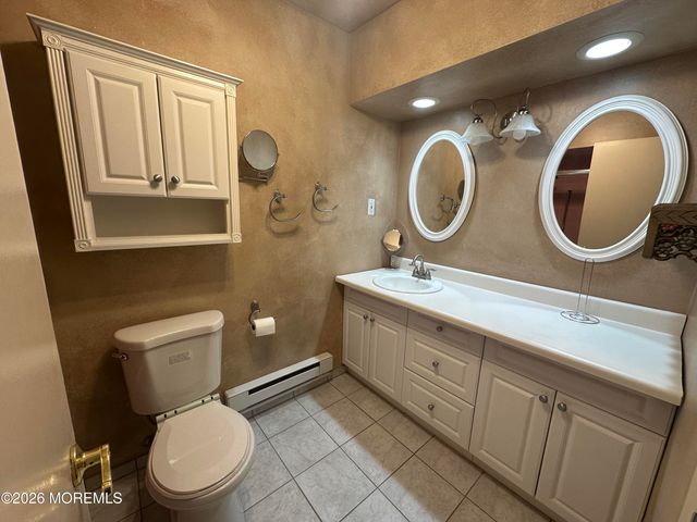 12 Pine Cluster Circle G, Manalapan, NJ 07726
