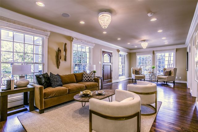 2916 Sale Street, Dallas, TX 75219