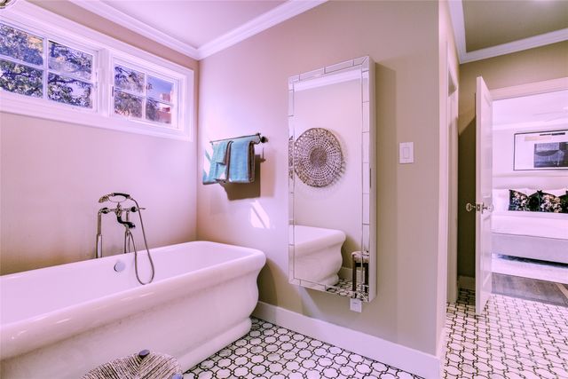 2916 Sale Street, Dallas, TX 75219