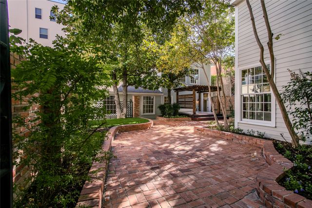 2916 Sale Street, Dallas, TX 75219