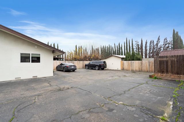 351 N Peach, Clovis, CA 93612