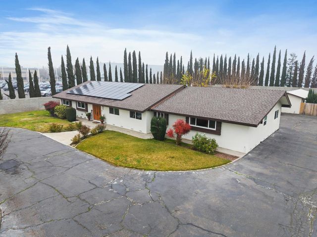 351 N Peach, Clovis, CA 93612