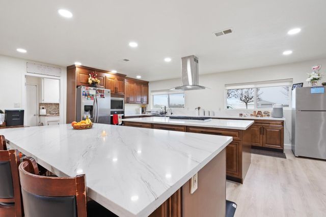 351 N Peach, Clovis, CA 93612