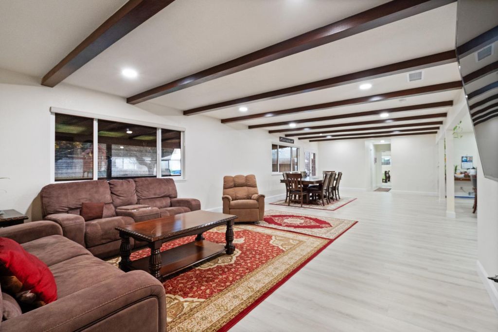 Image 10 of property listing at 351 N Peach, Clovis, CA 93612