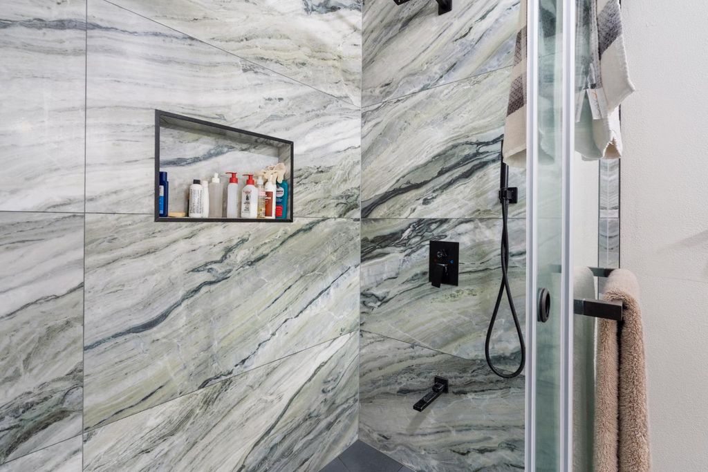 Image 16 of property listing at 351 N Peach, Clovis, CA 93612