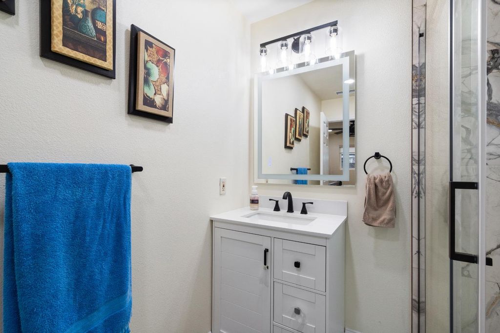 Image 19 of property listing at 351 N Peach, Clovis, CA 93612