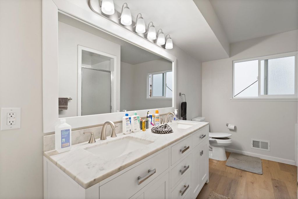 Image 23 of property listing at 351 N Peach, Clovis, CA 93612