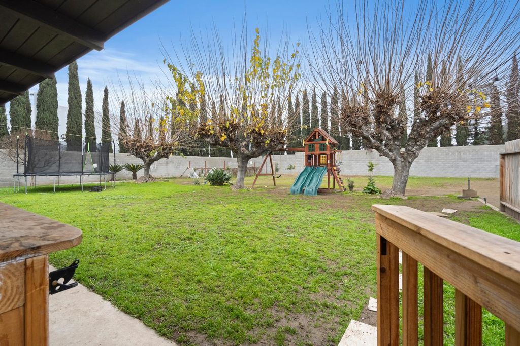 Image 31 of property listing at 351 N Peach, Clovis, CA 93612