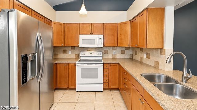 430 Saint Andrews BLVD 6, Naples, FL 34113