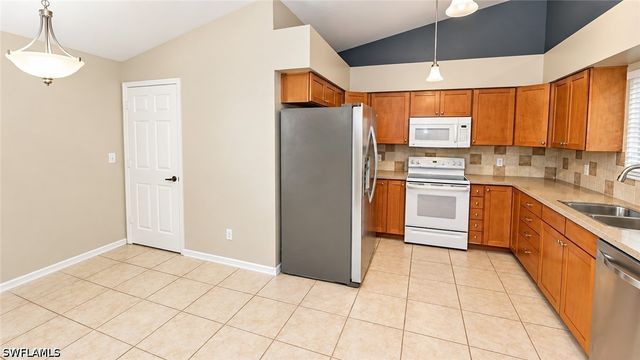 430 Saint Andrews BLVD 6, Naples, FL 34113