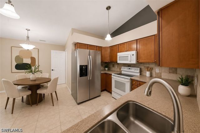 430 Saint Andrews BLVD 6, Naples, FL 34113