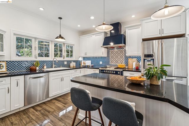 1767 Brandon St, Oakland, CA 94611