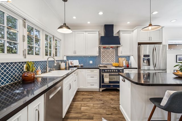 1767 Brandon St, Oakland, CA 94611