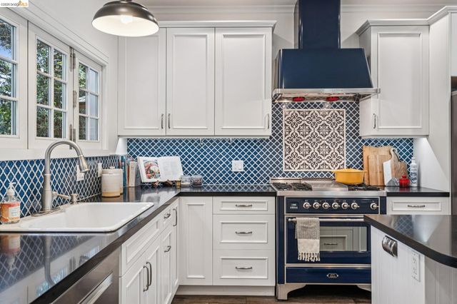1767 Brandon St, Oakland, CA 94611
