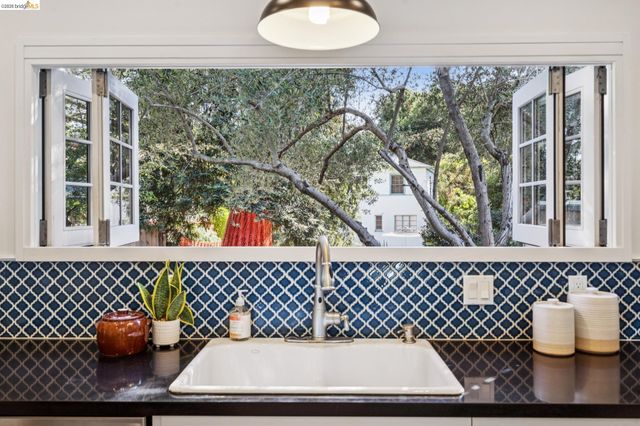 1767 Brandon St, Oakland, CA 94611