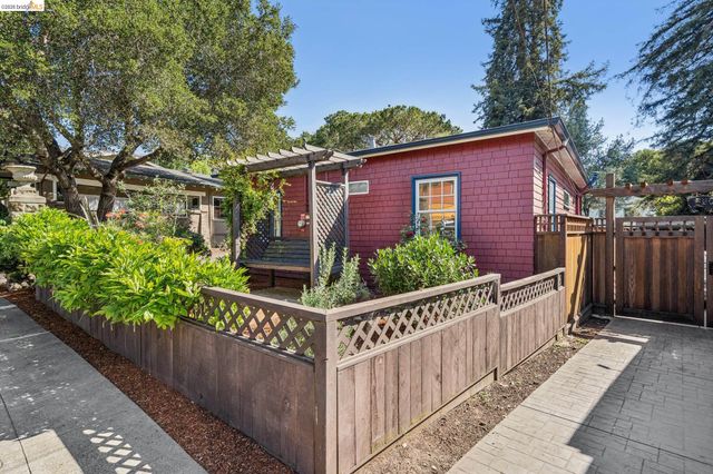 1767 Brandon St, Oakland, CA 94611
