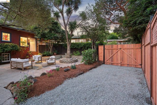 1767 Brandon St, Oakland, CA 94611