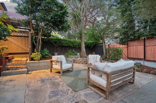 1767 Brandon St, Oakland, CA 94611