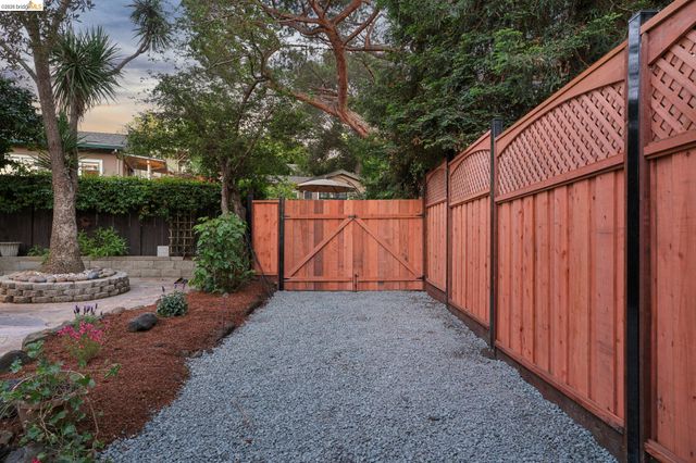 1767 Brandon St, Oakland, CA 94611