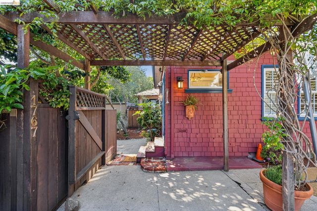 1767 Brandon St, Oakland, CA 94611