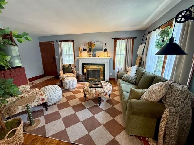 709 N Allen Road, Independence, MO 64050
