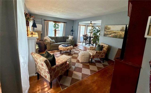 709 N Allen Road, Independence, MO 64050
