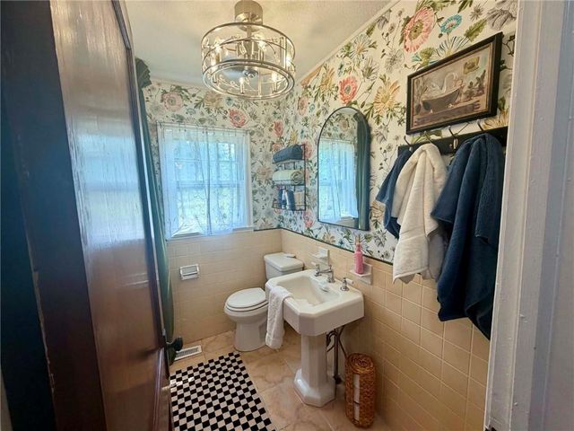 709 N Allen Road, Independence, MO 64050