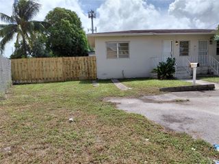 640 NW 77th St, Miami, FL 33150