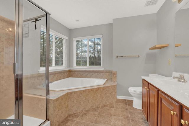 735 CLYDESDALE DR, York, PA 17402