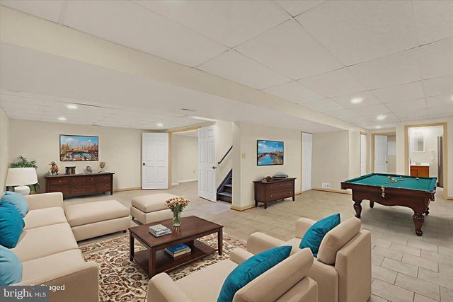 735 CLYDESDALE DR, York, PA 17402