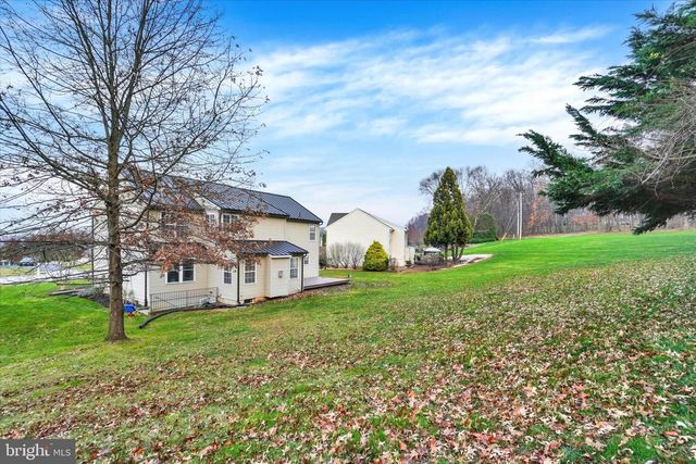 735 CLYDESDALE DR, York, PA 17402