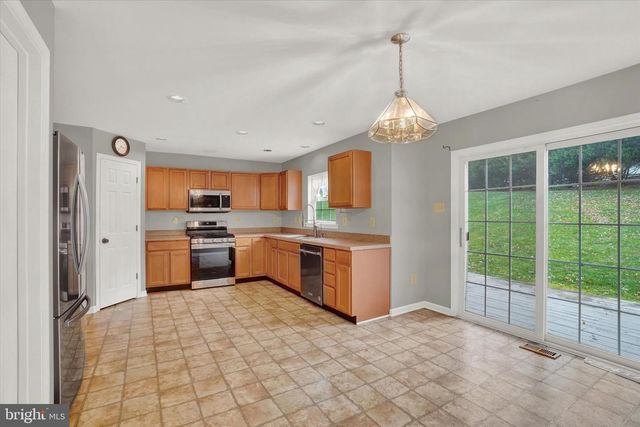 735 CLYDESDALE DR, York, PA 17402