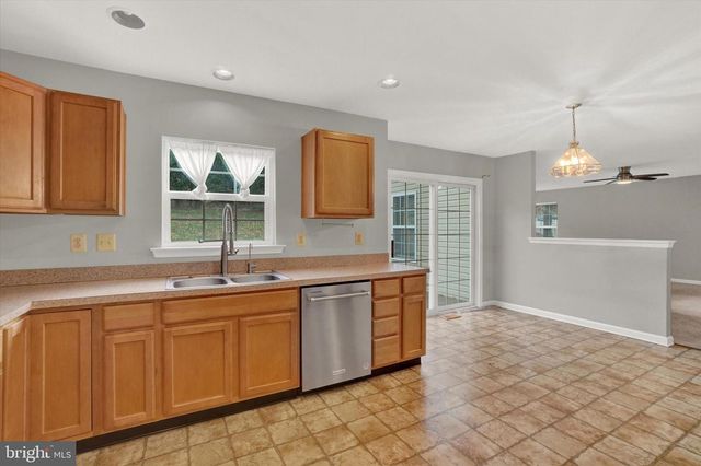 735 CLYDESDALE DR, York, PA 17402