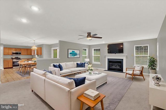 735 CLYDESDALE DR, York, PA 17402