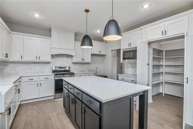 6114 Lewis Drive, Shawnee, KS 66226