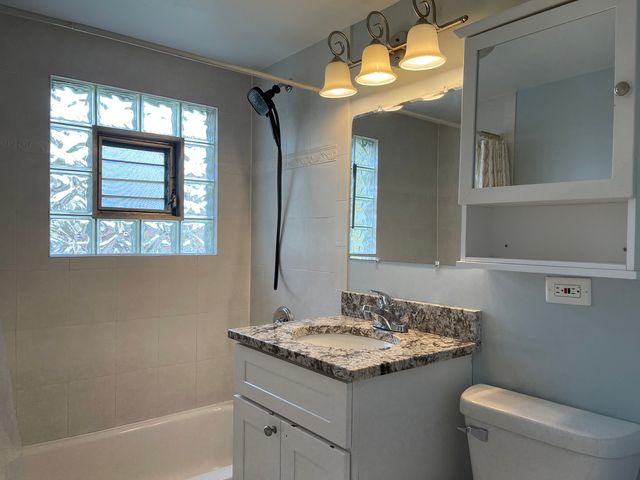 123 Washington Avenue, La Grange, IL 60525