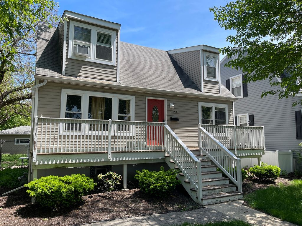123 Washington Avenue, La Grange, IL 60525