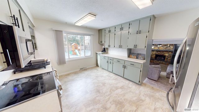 1862 S 145th Avenue, Omaha, NE 68144