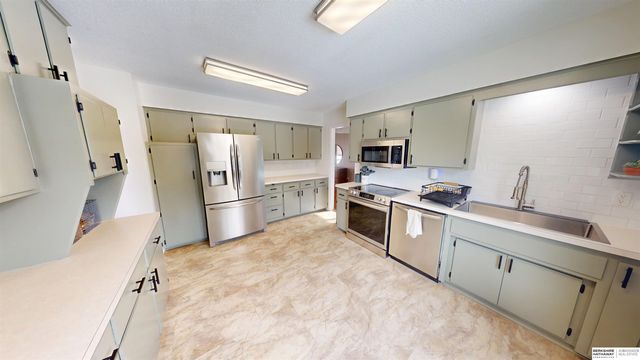 1862 S 145th Avenue, Omaha, NE 68144